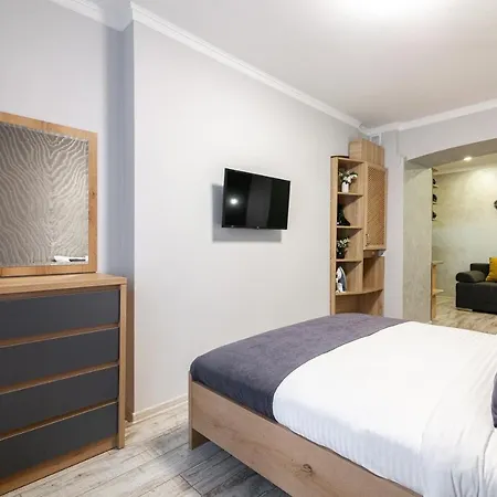 Apartment Alfa Kniazia Leva 2 *
