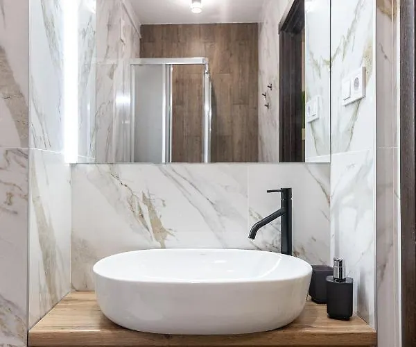 Alfa Kniazia Leva 2 * Leópolis